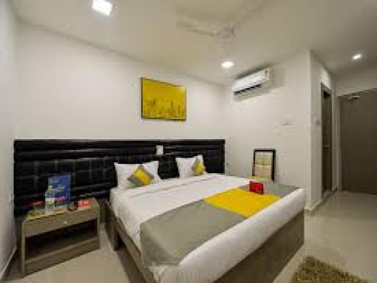 La Riviera Suites Madhapur Hyderabad Exterior foto